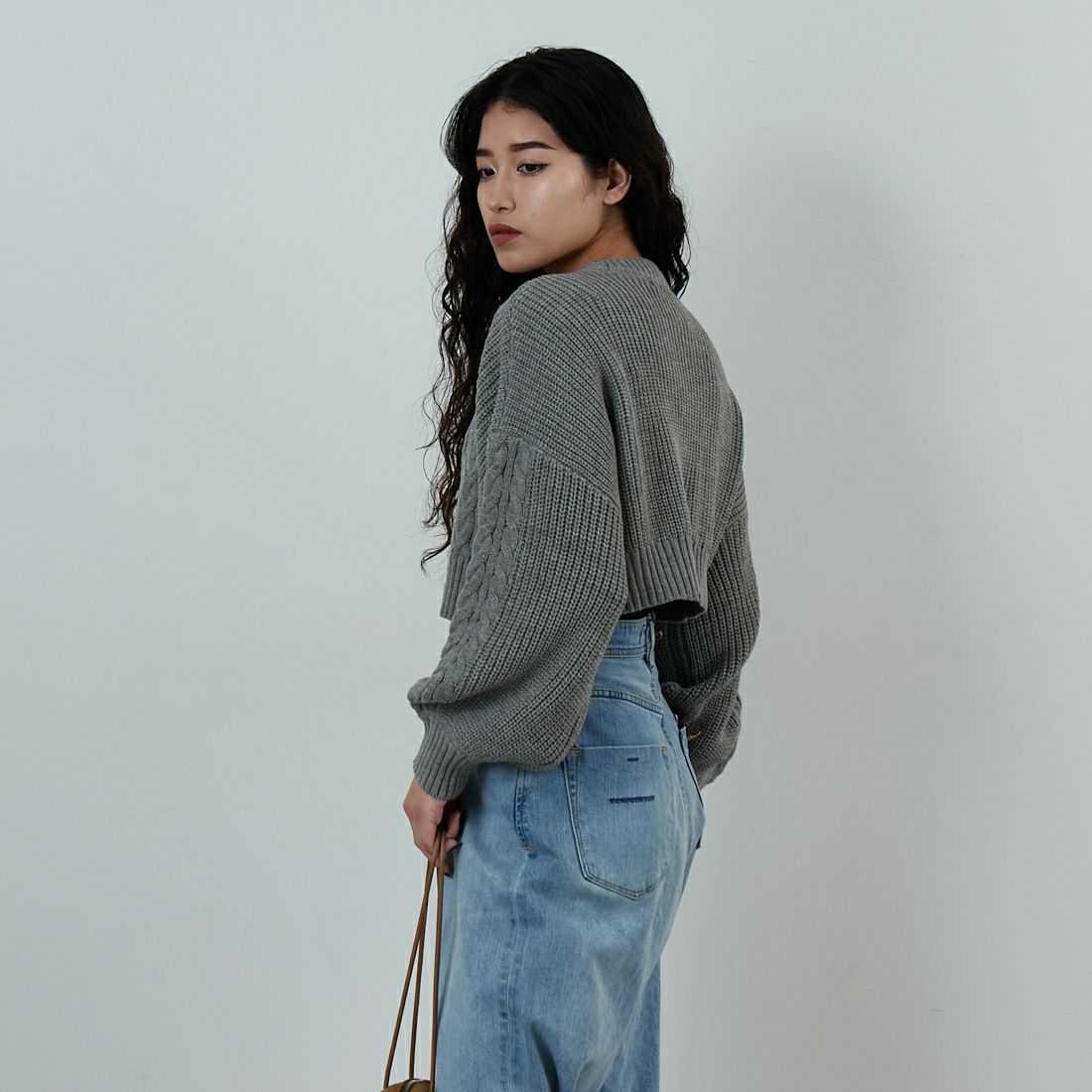 Jf Ready Made [ジェイエフレディメイド] ケーブル編みショート丈クルーネックニット [124803]GRAY &&モデル身長：162cm 着用サイズ：F&&