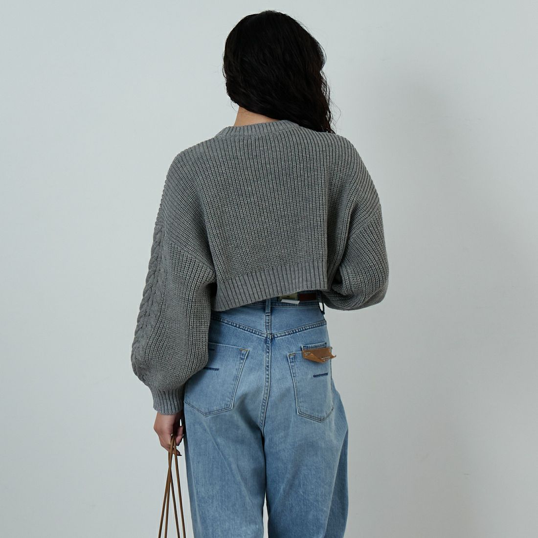 Jf Ready Made [ジェイエフレディメイド] ケーブル編みショート丈クルーネックニット [124803]GRAY &&モデル身長：162cm 着用サイズ：F&&