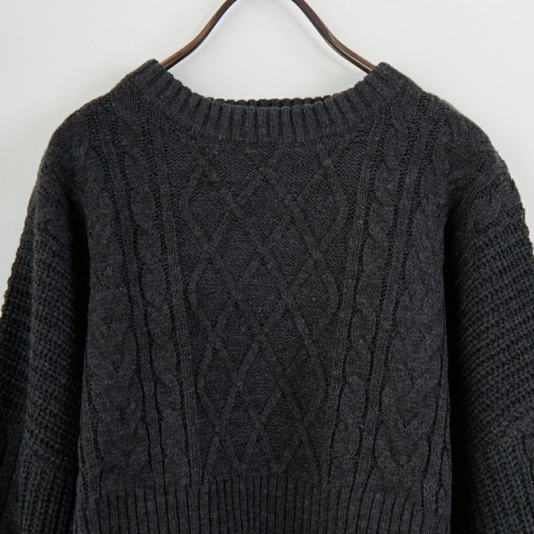 Jf Ready Made [ジェイエフレディメイド] ケーブル編みショート丈クルーネックニット [124803]CHARCOAL