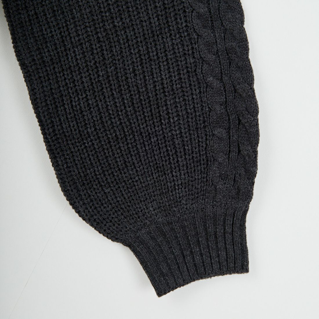 Jf Ready Made [ジェイエフレディメイド] ケーブル編みショート丈クルーネックニット [124803]CHARCOAL
