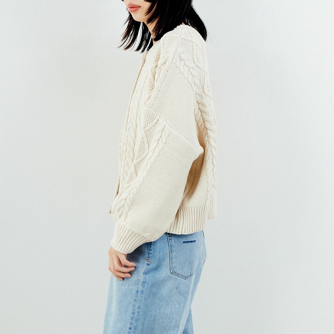Jf Ready Made [ジェイエフレディメイド] 2WAYケーブル編みショート丈クルーネックカーディガン [123805] BEIGE &&モデル身長：162cm 着用サイズ：F&&