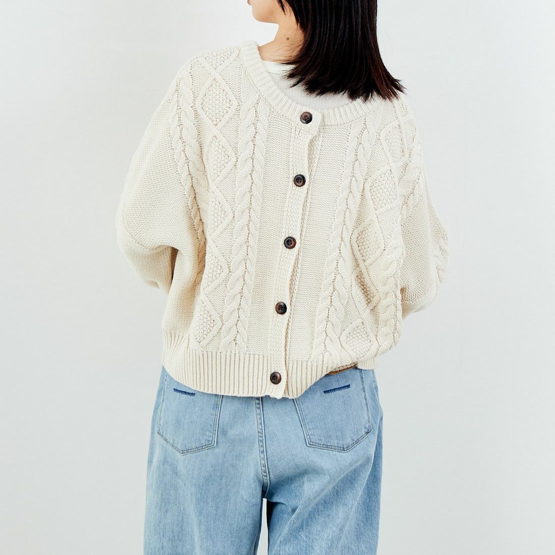 Jf Ready Made [ジェイエフレディメイド] 2WAYケーブル編みショート丈クルーネックカーディガン [123805] BEIGE &&モデル身長：162cm 着用サイズ：F&&