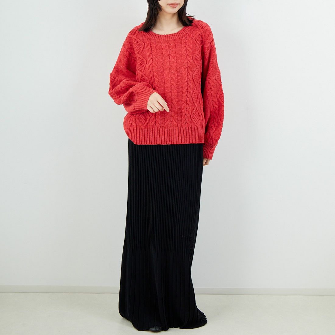 Jf Ready Made [ジェイエフレディメイド] 2WAYケーブル編みショート丈クルーネックカーディガン [123805] RED &&モデル身長：162cm 着用サイズ：F&&