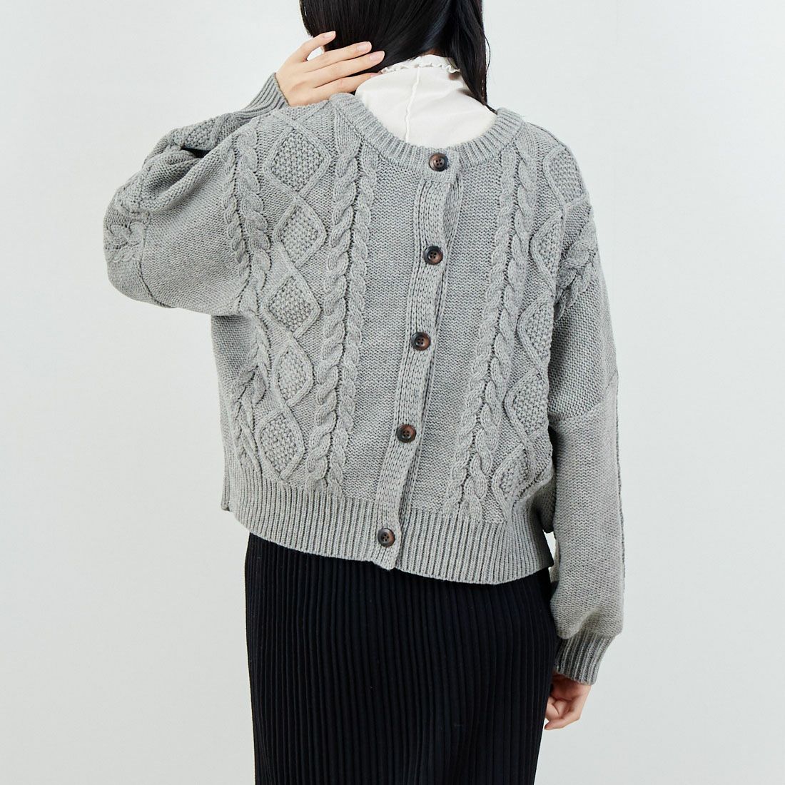 Jf Ready Made [ジェイエフレディメイド] 2WAYケーブル編みショート丈クルーネックカーディガン [123805] GRAY &&モデル身長：162cm 着用サイズ：F&&