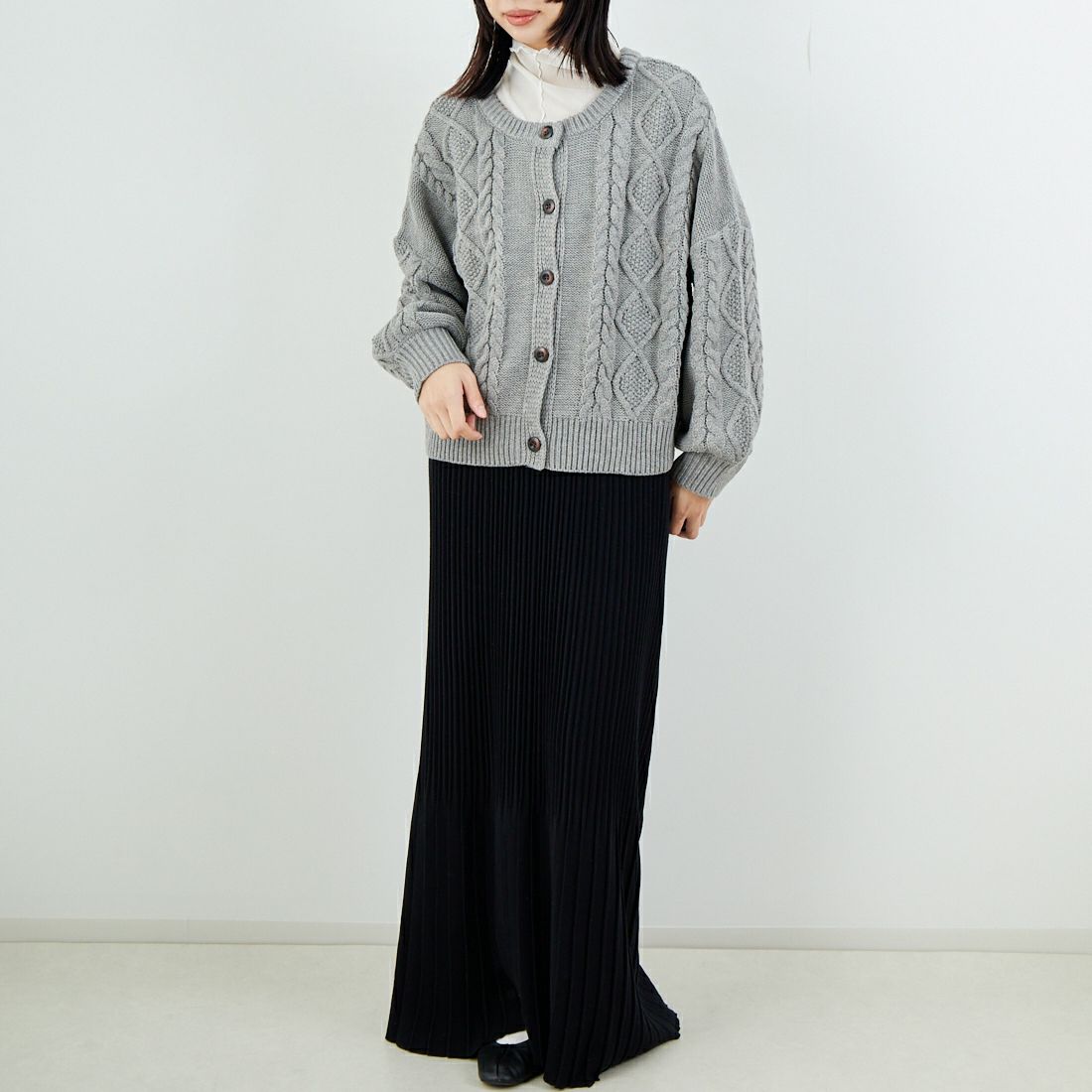 Jf Ready Made [ジェイエフレディメイド] 2WAYケーブル編みショート丈クルーネックカーディガン [123805] GRAY &&モデル身長：162cm 着用サイズ：F&&