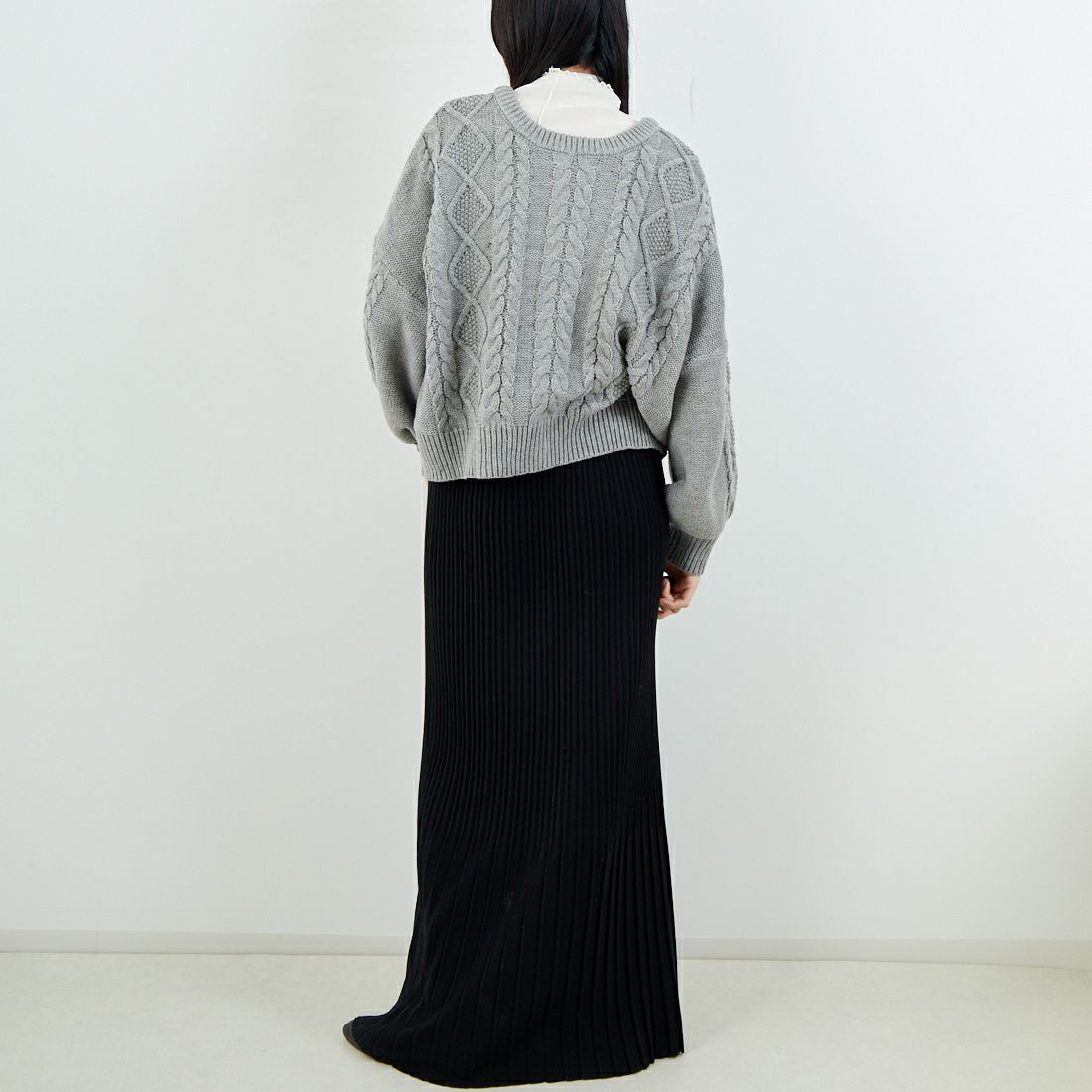 Jf Ready Made [ジェイエフレディメイド] 2WAYケーブル編みショート丈クルーネックカーディガン [123805] GRAY &&モデル身長：162cm 着用サイズ：F&&