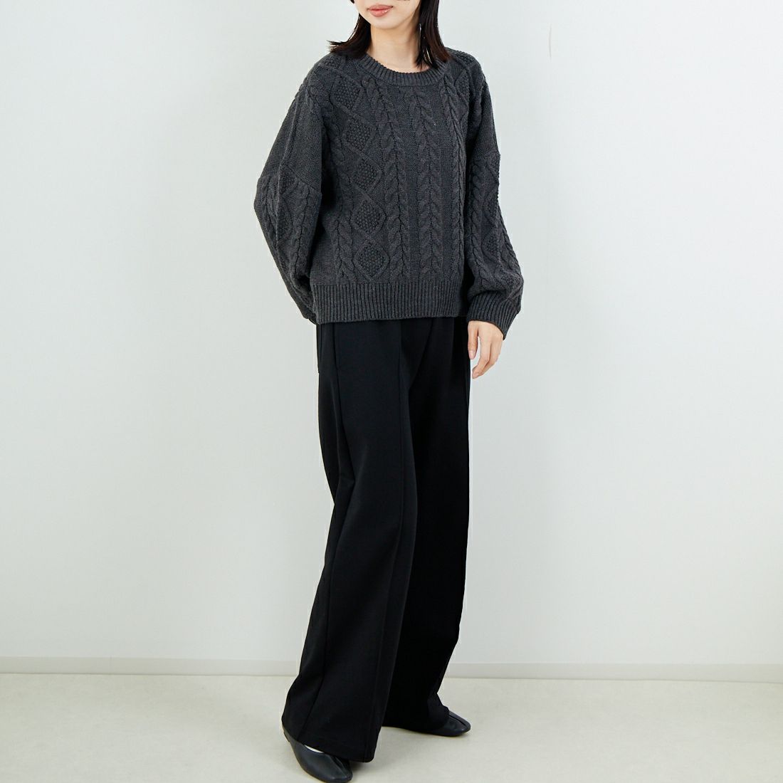 Jf Ready Made [ジェイエフレディメイド] 2WAYケーブル編みショート丈クルーネックカーディガン [123805] CHARCOAL &&モデル身長：162cm 着用サイズ：F&&