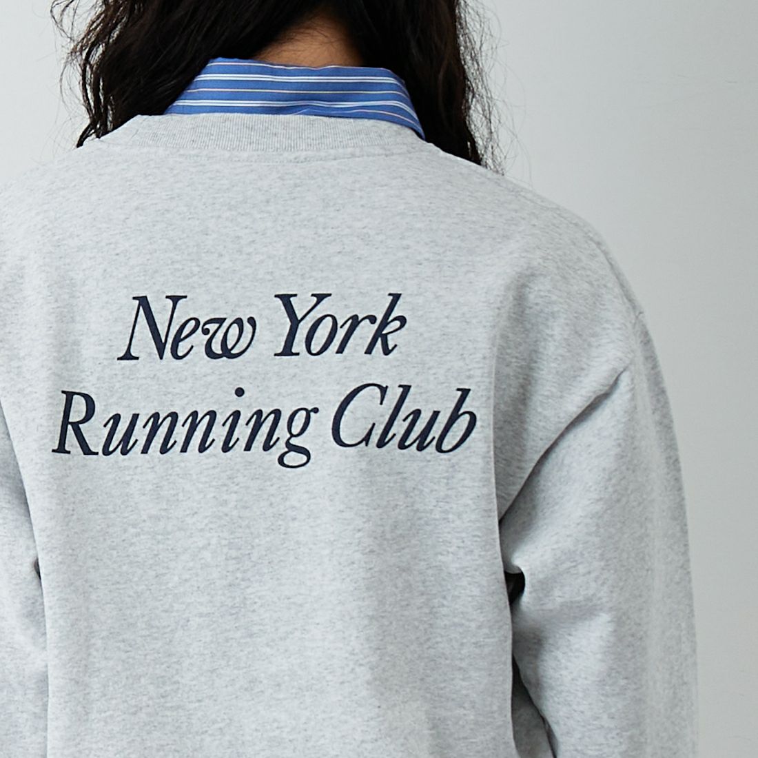 Sporty&Rich [スポーティアンドリッチ] ランクラブ クルーネックスウェット [ST07162175] H.GRAY &&モデル身長：162cm 着用サイズ：S&&