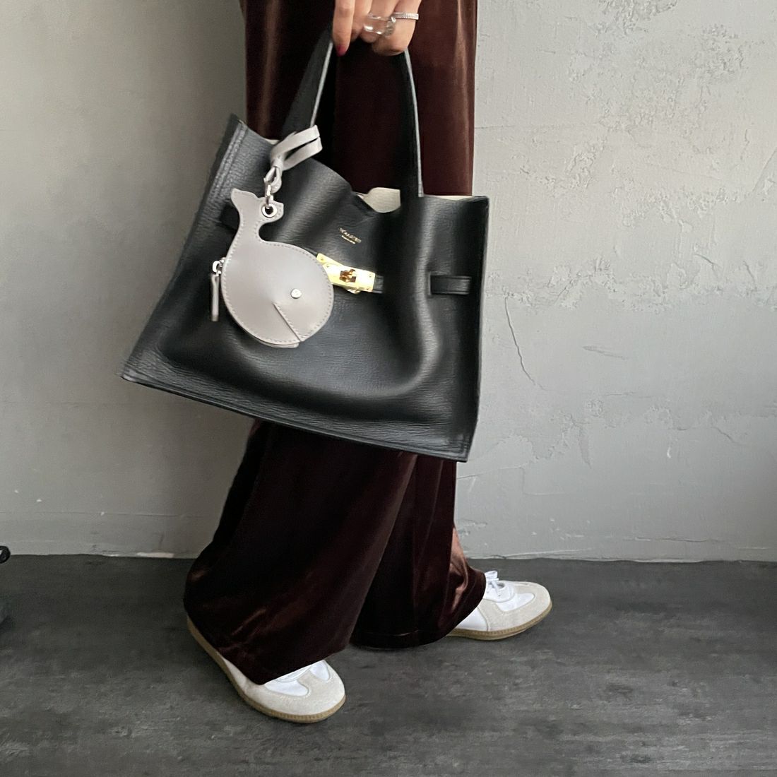 YAHKI [ヤーキ] クジラレザーマルチケース [YH-763C] STONE