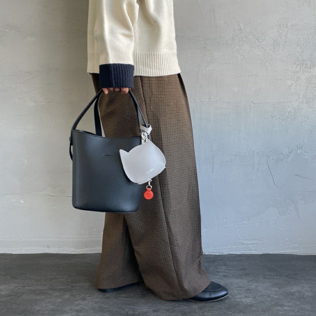 YAHKI [ヤーキ] キャットレザーマルチケース [YH-678C] STONE