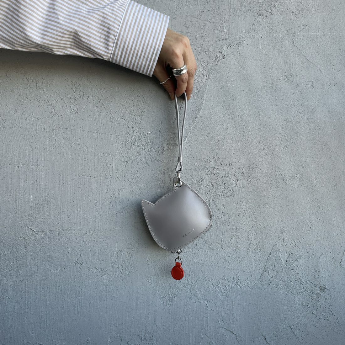 YAHKI [ヤーキ] キャットレザーマルチケース [YH-678C] STONE