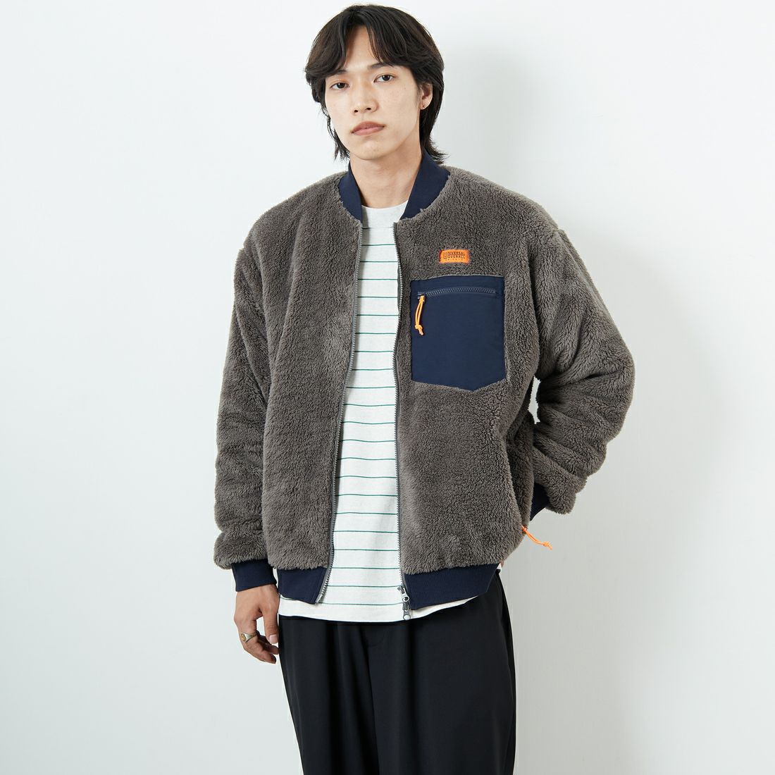UNIVERSAL OVERALL [ユニバーサルオーバーオール] 別注 ボアフリース ボンバージャケット [U2531400IN-JF] CHARCOAL &&モデル身長：179cm 着用サイズ：L&&