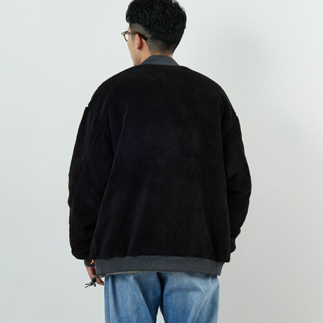 UNIVERSAL OVERALL [ユニバーサルオーバーオール] 別注 ボアフリース ボンバージャケット [U2531400IN-JF] BLACK &&モデル身長：167cm 着用サイズ：XL&&