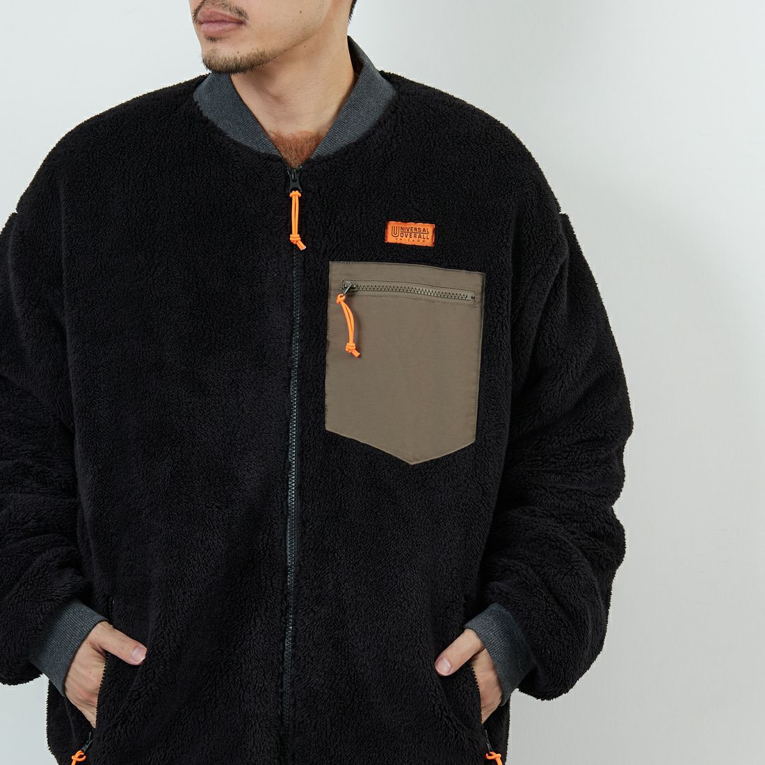 UNIVERSAL OVERALL [ユニバーサルオーバーオール] 別注 ボアフリース ボンバージャケット [U2531400IN-JF] BLACK &&モデル身長：167cm 着用サイズ：XL&&