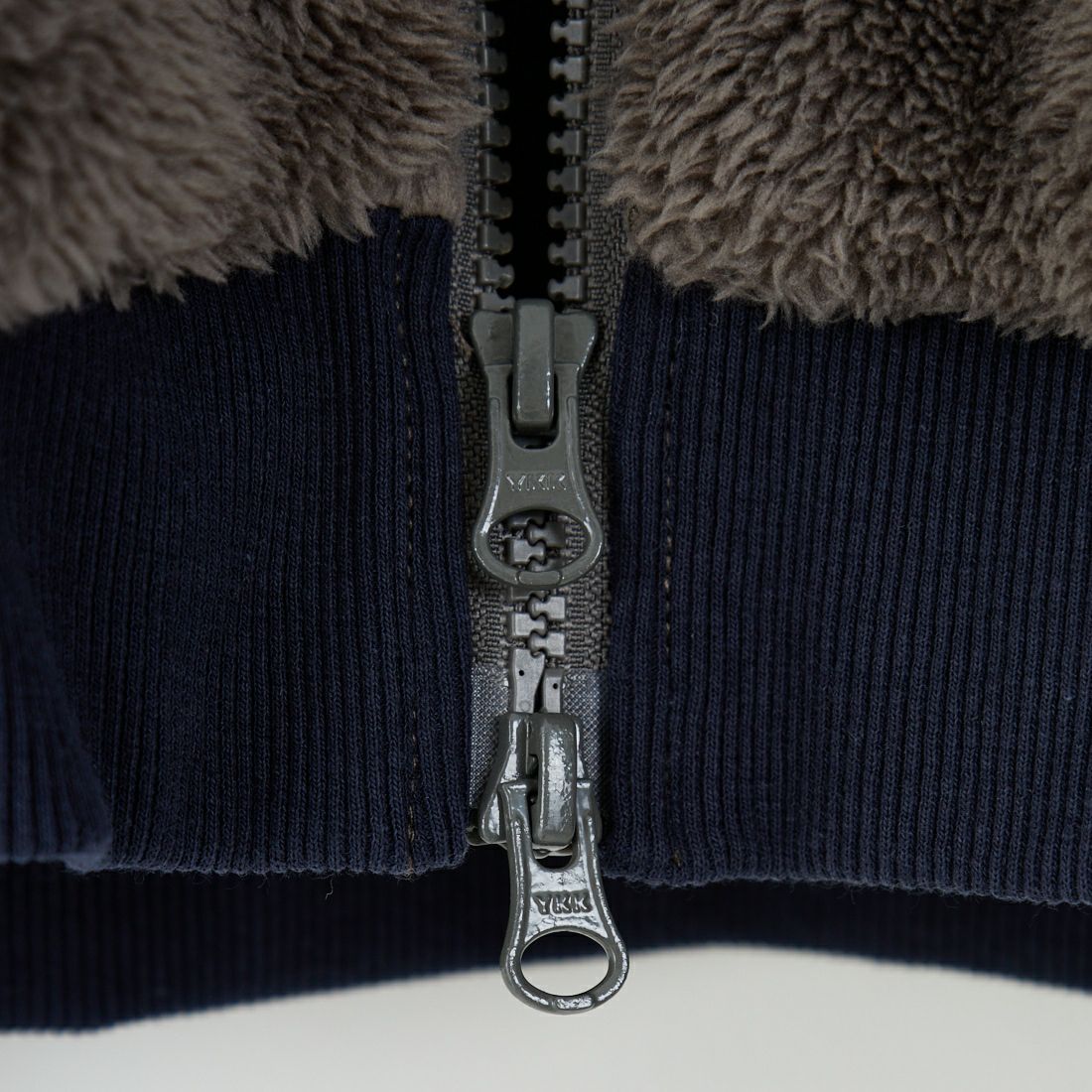 UNIVERSAL OVERALL [ユニバーサルオーバーオール] 別注 ボアフリース ボンバージャケット [U2531400IN-JF] CHARCOAL