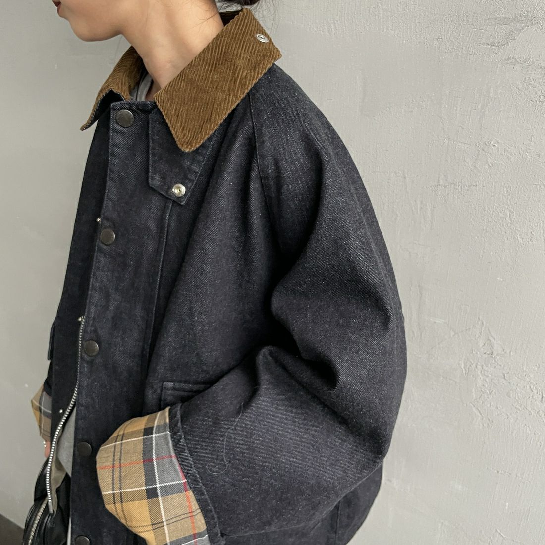 Barbour [バブアー] 別注 BORROWDALE ボロウデイルジャケット [261MCAS237-JF] DENIM &&モデル身長：150cm 着用サイズ：36&&