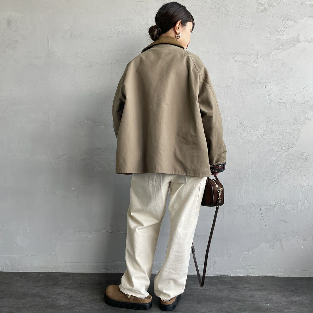 Barbour [バブアー] 別注 BORROWDALE ボロウデイルジャケット [261MCAS237-JF] KHAKI &&モデル身長：150cm 着用サイズ：34&&