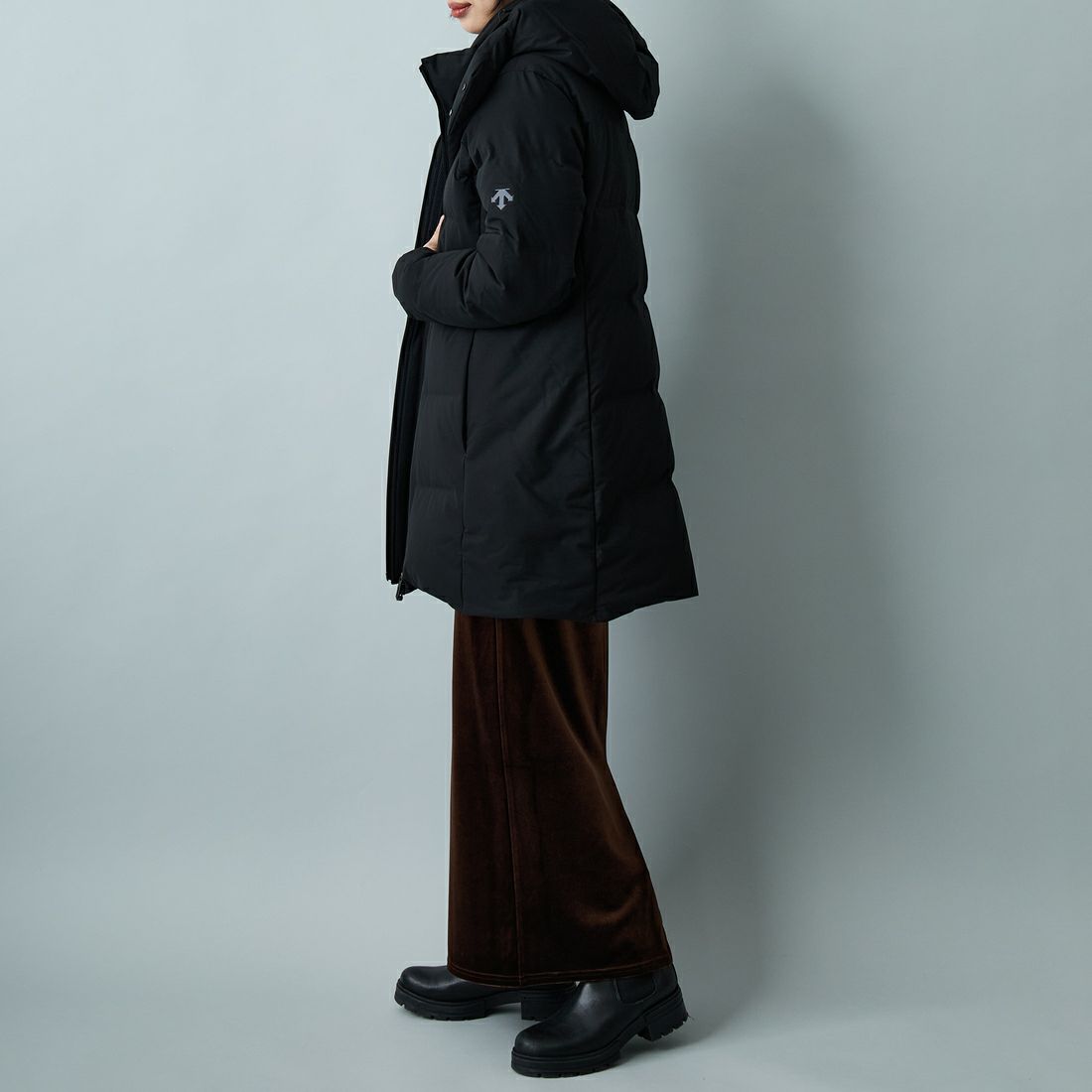 DESCENTE ALLTERRAIN [デサントオルテライン] 水沢ダウン アンカーハーフコート [DU5FDJM3L] BK00 &&モデル身長：162cm 着用サイズ：L&&