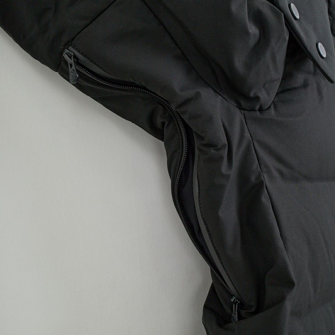 DESCENTE ALLTERRAIN [デサントオルテライン] 水沢ダウン アンカーハーフコート [DU5FDJM3L] BK00