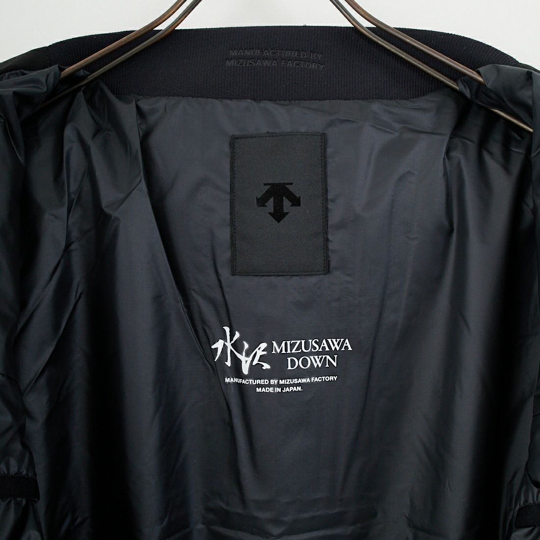 DESCENTE ALLTERRAIN [デサントオルテライン] 水沢ダウン アンカーハーフコート [DU5FDJM3L] BK00