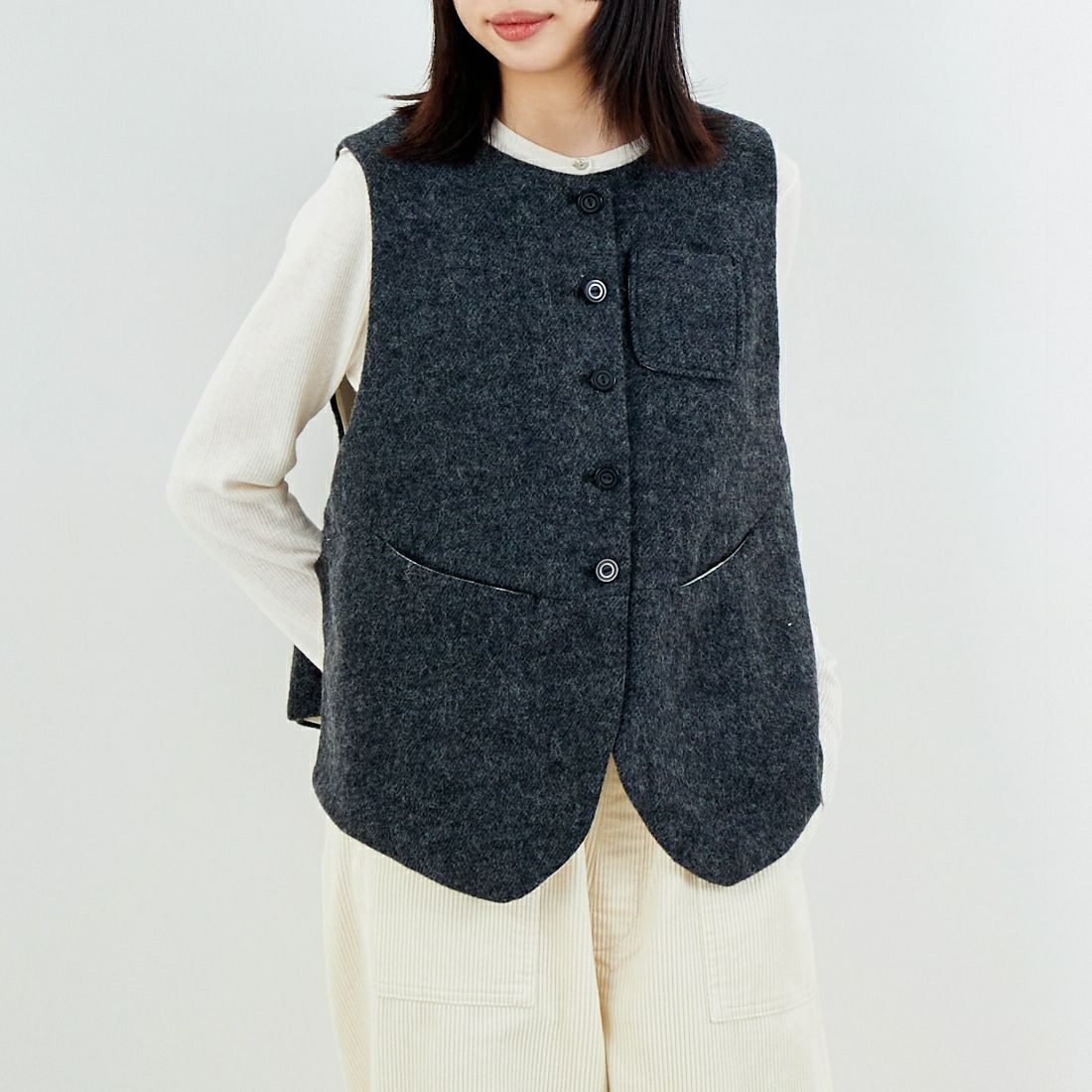 tumugu: [ツムグ] エコウールモッサベスト [TB25419] 88 CHARCOA &&モデル身長：162cm 着用サイズ：F&&