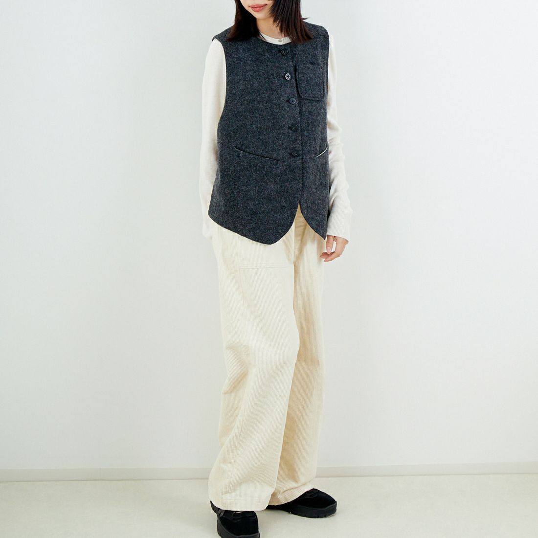 tumugu: [ツムグ] エコウールモッサベスト [TB25419] 88 CHARCOA &&モデル身長：162cm 着用サイズ：F&&