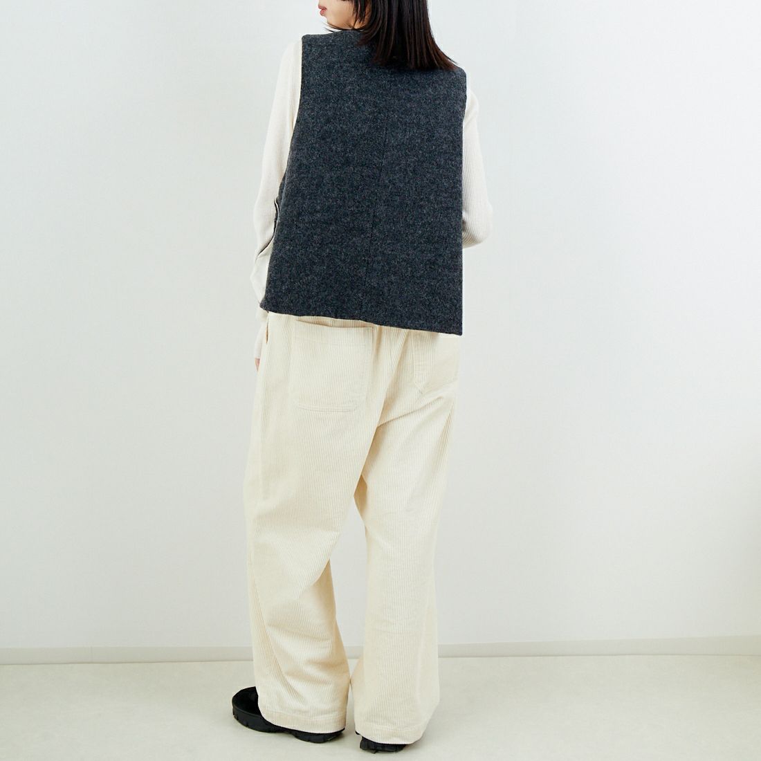 tumugu: [ツムグ] エコウールモッサベスト [TB25419] 88 CHARCOA &&モデル身長：162cm 着用サイズ：F&&