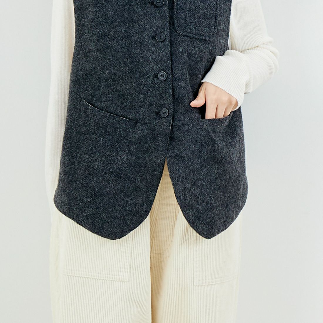 tumugu: [ツムグ] エコウールモッサベスト [TB25419] 88 CHARCOA &&モデル身長：162cm 着用サイズ：F&&