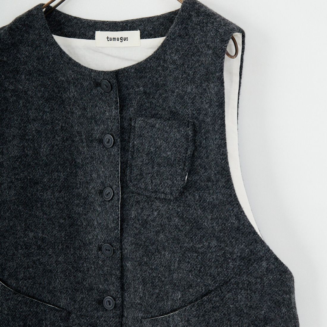 tumugu: [ツムグ] エコウールモッサベスト [TB25419] 88 CHARCOA