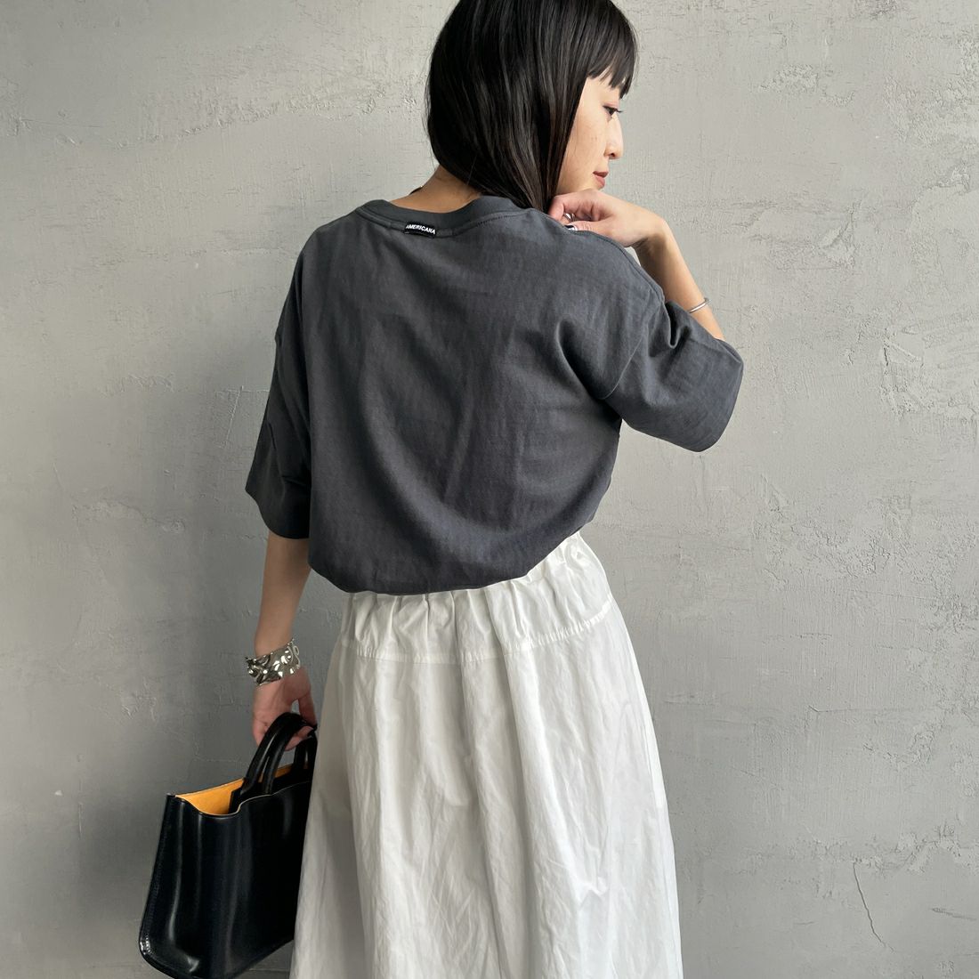 Americana × JEANS FACTORY [アメリカーナ × ジーンズファクトリー] 別注 AMRCN ロゴプリントTシャツ [BRF-808A-1-JF] ｽﾐｸﾛ &&モデル身長：150cm 着用サイズ：ONE SIZE&&