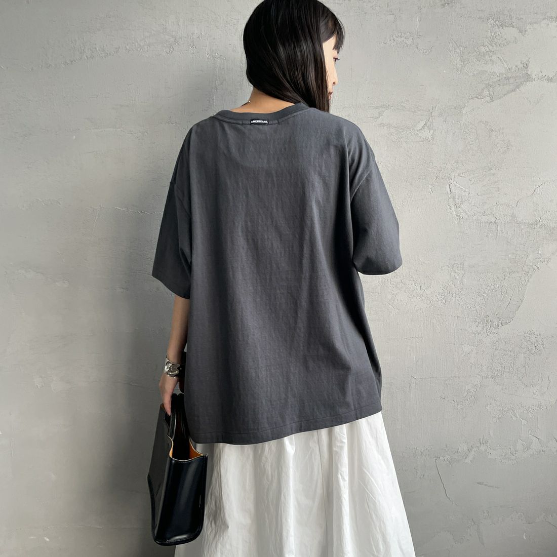 Americana × JEANS FACTORY [アメリカーナ × ジーンズファクトリー] 別注 AMRCN ロゴプリントTシャツ [BRF-808A-1-JF] ｽﾐｸﾛ &&モデル身長：150cm 着用サイズ：ONE SIZE&&