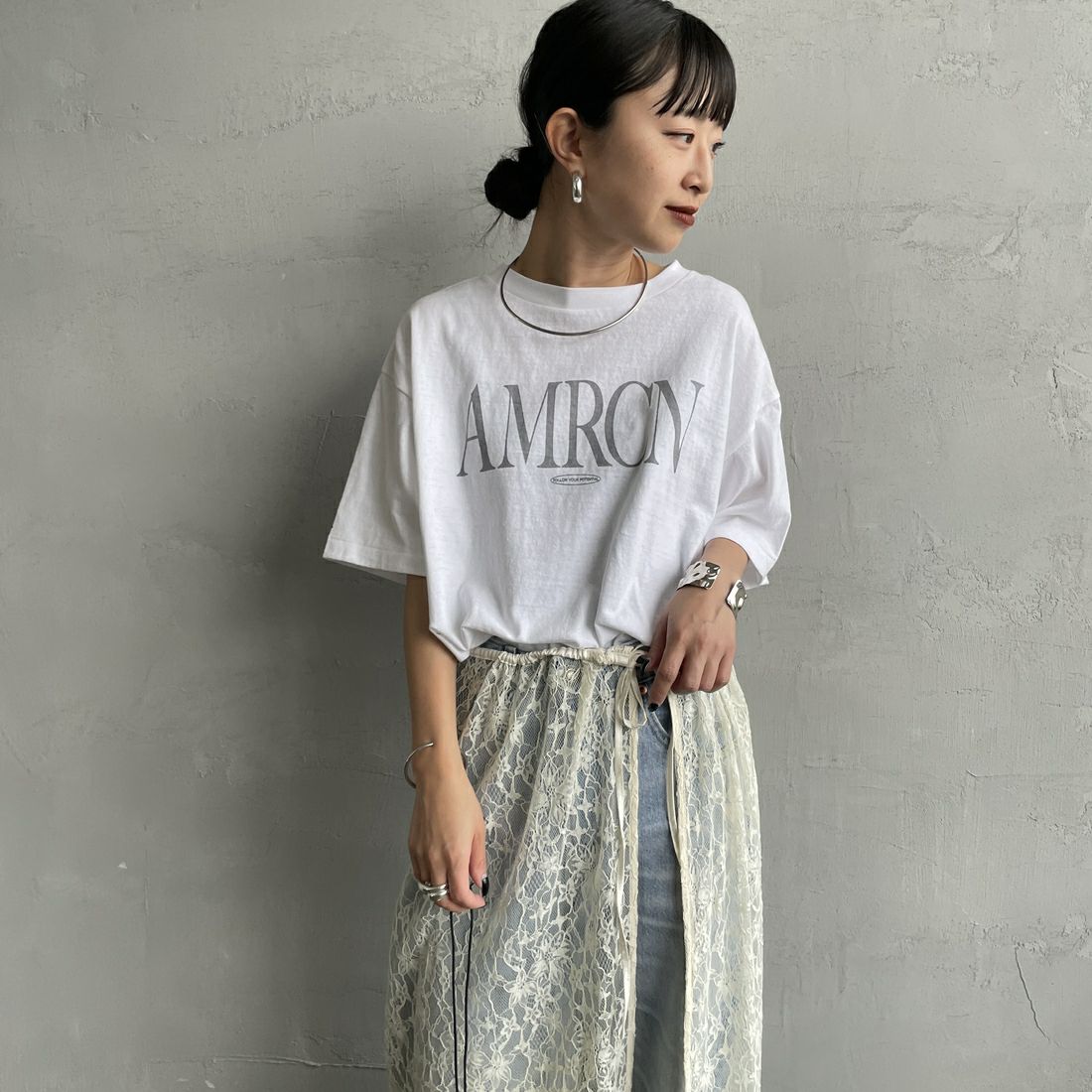 Americana × JEANS FACTORY [アメリカーナ × ジーンズファクトリー] 別注 AMRCN ロゴプリントTシャツ [BRF-808A-1-JF] ﾎﾜｲﾄ Americana × JEANS FACTORY [アメリカーナ × ジーンズファクトリー] 別注 AMRCN ロゴプリントTシャツ [BRF-808A-1-JF] ｽﾐｸﾛ &&モデル身長：150cm 着用サイズ：ONE SIZE&&