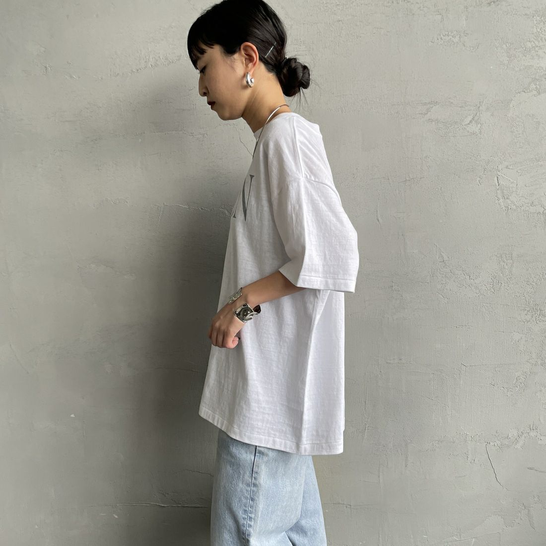 Americana × JEANS FACTORY [アメリカーナ × ジーンズファクトリー] 別注 AMRCN ロゴプリントTシャツ [BRF-808A-1-JF] ﾎﾜｲﾄ Americana × JEANS FACTORY [アメリカーナ × ジーンズファクトリー] 別注 AMRCN ロゴプリントTシャツ [BRF-808A-1-JF] ｽﾐｸﾛ &&モデル身長：150cm 着用サイズ：ONE SIZE&&