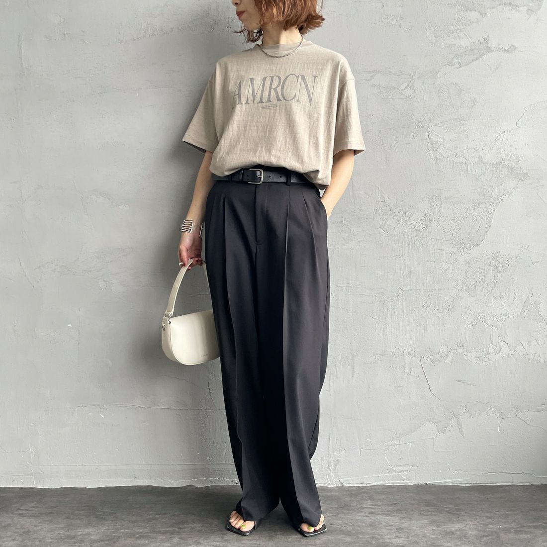 Americana × JEANS FACTORY [アメリカーナ × ジーンズファクトリー] 別注 AMRCN ロゴプリントTシャツ [BRF-808A-1-JF] ﾍﾞｰｼﾞｭ &&モデル身長：158cm 着用サイズ：ONE SIZE&&