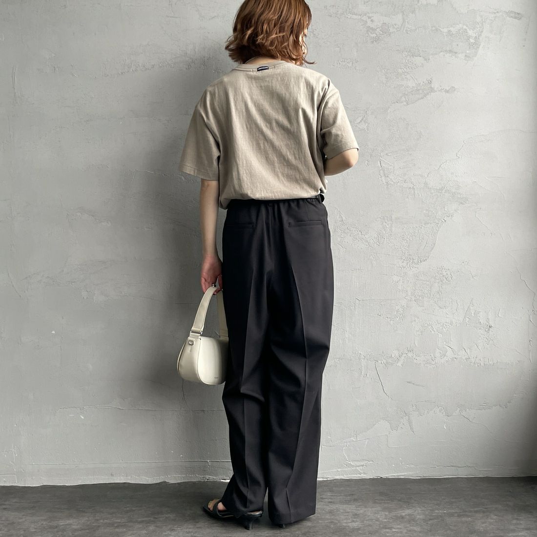 Americana × JEANS FACTORY [アメリカーナ × ジーンズファクトリー] 別注 AMRCN ロゴプリントTシャツ [BRF-808A-1-JF] ﾍﾞｰｼﾞｭ &&モデル身長：158cm 着用サイズ：ONE SIZE&&