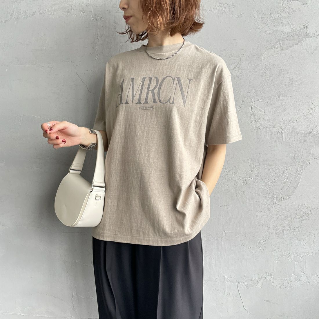 Americana × JEANS FACTORY [アメリカーナ × ジーンズファクトリー] 別注 AMRCN ロゴプリントTシャツ [BRF-808A-1-JF] ﾍﾞｰｼﾞｭ &&モデル身長：158cm 着用サイズ：ONE SIZE&&