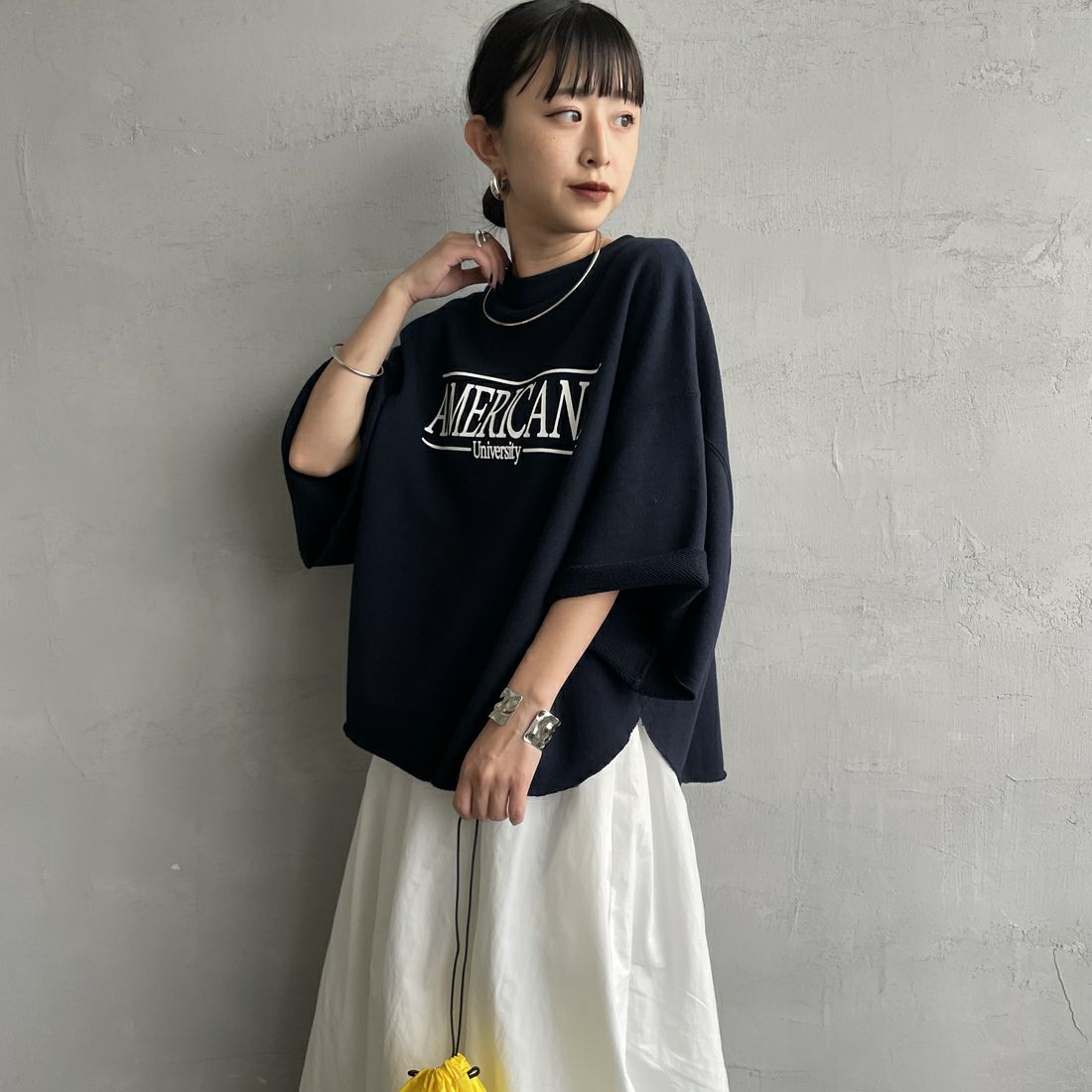 Americana × JEANS FACTORY [アメリカーナ × ジーンズファクトリー] 別注 ロゴプリント カットオフスウェット [ASO-850-2-JF] ﾈｲﾋﾞｰ &&モデル身長：150cm 着用サイズ：ONE SIZE&&