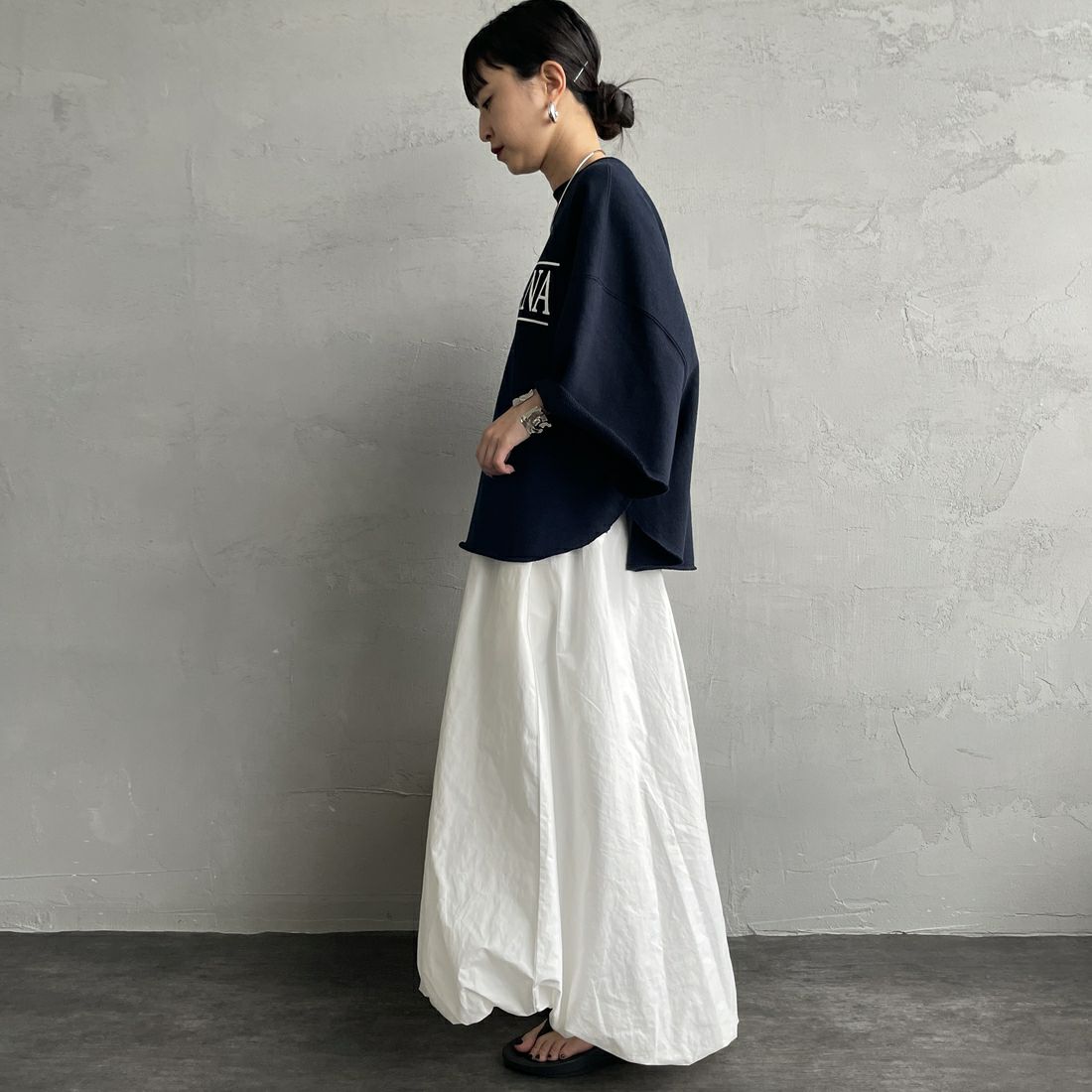 Americana × JEANS FACTORY [アメリカーナ × ジーンズファクトリー] 別注 ロゴプリント カットオフスウェット [ASO-850-2-JF] ﾈｲﾋﾞｰ &&モデル身長：150cm 着用サイズ：ONE SIZE&&