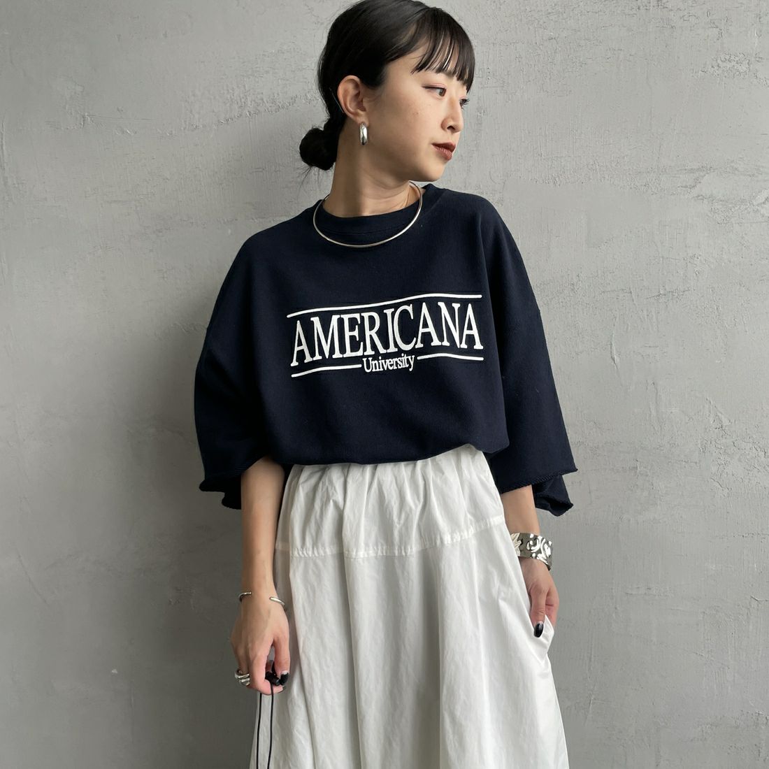 Americana × JEANS FACTORY [アメリカーナ × ジーンズファクトリー] 別注 ロゴプリント カットオフスウェット [ASO-850-2-JF] ﾈｲﾋﾞｰ &&モデル身長：150cm 着用サイズ：ONE SIZE&&