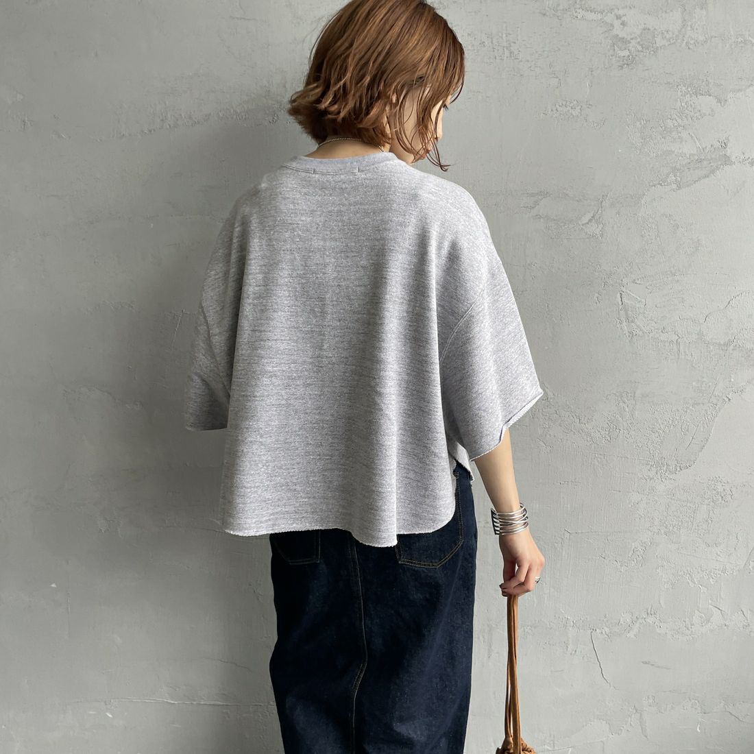 Americana × JEANS FACTORY [アメリカーナ × ジーンズファクトリー] 別注 ロゴプリント カットオフスウェット [ASO-850-2-JF] ﾓｸｸﾞﾚｰ &&モデル身長：158cm 着用サイズ：ONE SIZE&&