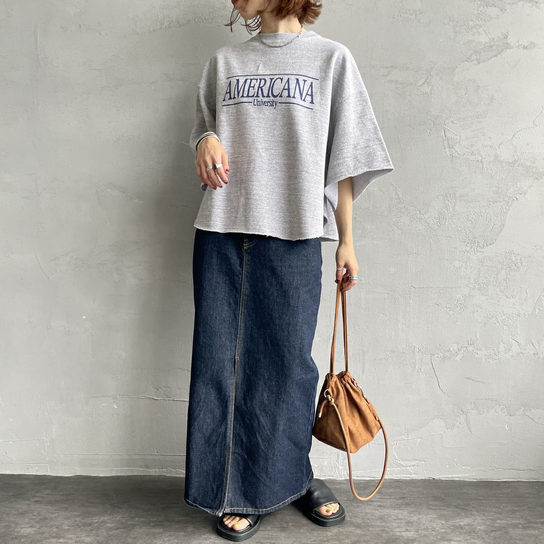 Americana × JEANS FACTORY [アメリカーナ × ジーンズファクトリー] 別注 ロゴプリント カットオフスウェット [ASO-850-2-JF] ﾓｸｸﾞﾚｰ &&モデル身長：158cm 着用サイズ：ONE SIZE&&