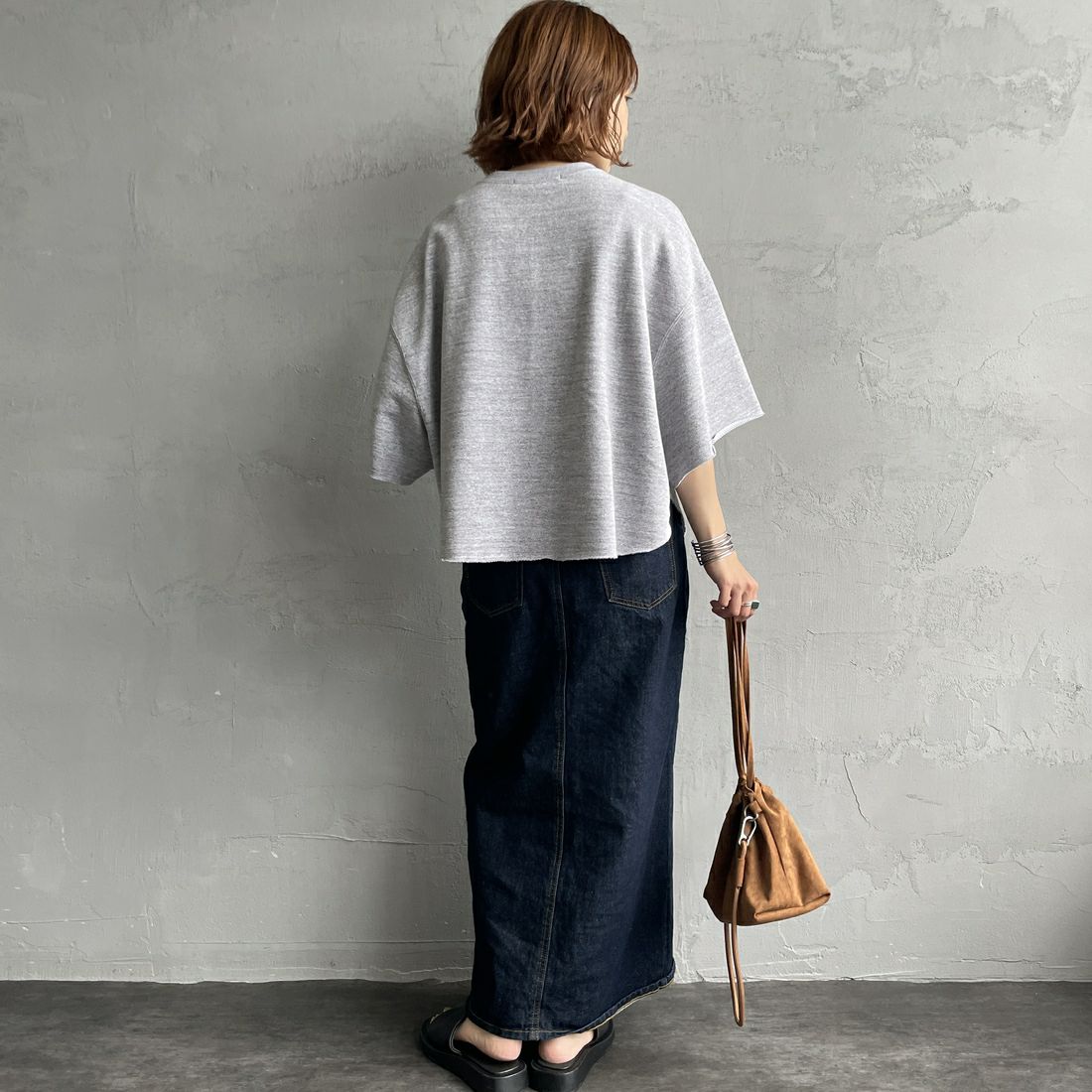 Americana × JEANS FACTORY [アメリカーナ × ジーンズファクトリー] 別注 ロゴプリント カットオフスウェット [ASO-850-2-JF] ﾓｸｸﾞﾚｰ &&モデル身長：158cm 着用サイズ：ONE SIZE&&