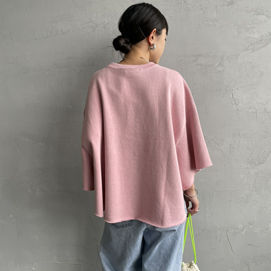 Americana × JEANS FACTORY [アメリカーナ × ジーンズファクトリー] 別注 ロゴプリント カットオフスウェット [ASO-850-2-JF] ﾋﾟﾝｸ &&モデル身長：150cm 着用サイズ：ONE SIZE&&