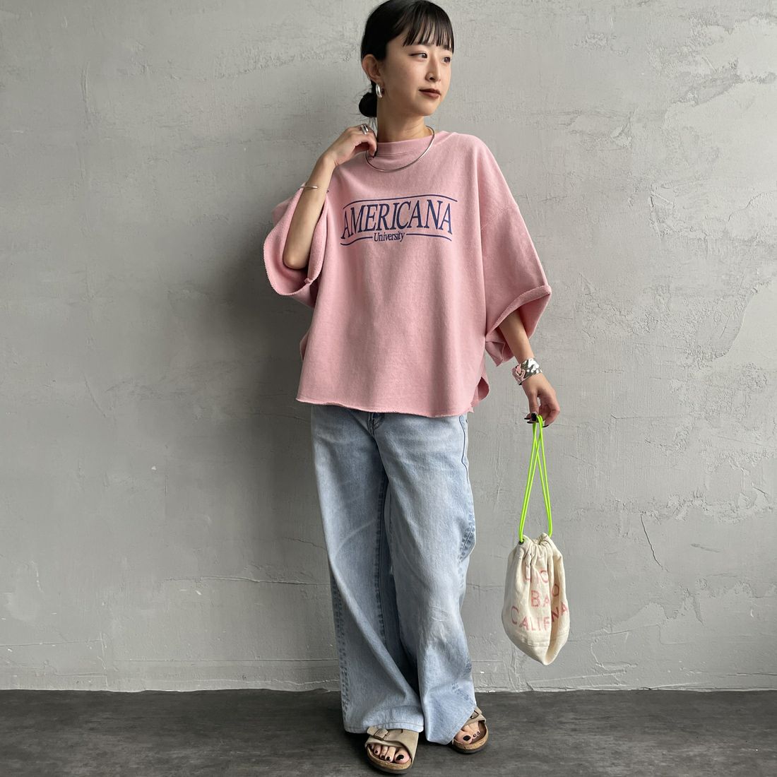 Americana × JEANS FACTORY [アメリカーナ × ジーンズファクトリー] 別注 ロゴプリント カットオフスウェット [ASO-850-2-JF] ﾋﾟﾝｸ &&モデル身長：150cm 着用サイズ：ONE SIZE&&