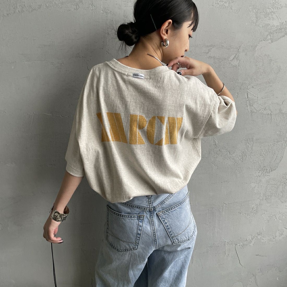 Americana × JEANS FACTORY [アメリカーナ × ジーンズファクトリー] 別注 AMRCN バックプリントTシャツ [BRF-808A-2-JF] ｵｰﾄﾐｰﾙ &&モデル身長：150cm 着用サイズ：ONE SIZE&&