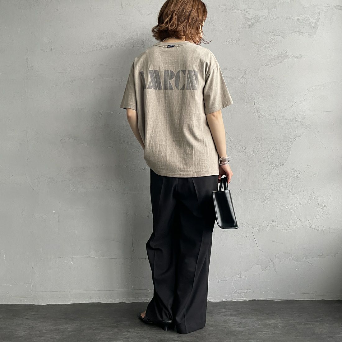 Americana × JEANS FACTORY [アメリカーナ × ジーンズファクトリー] 別注 AMRCN バックプリントTシャツ [BRF-808A-2-JF] ﾍﾞｰｼﾞｭ &&モデル身長：158cm 着用サイズ：ONE SIZE&&