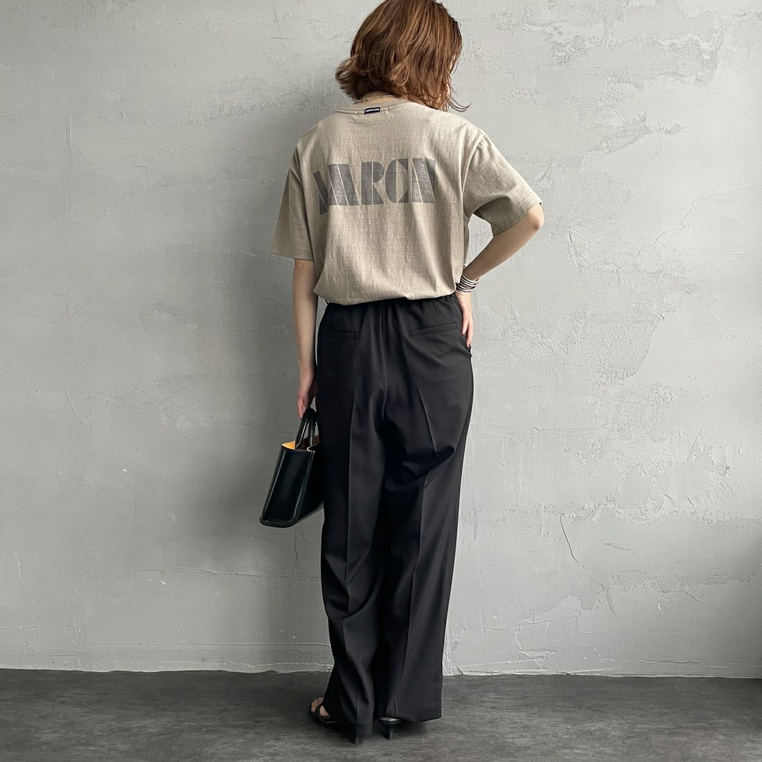 Americana × JEANS FACTORY [アメリカーナ × ジーンズファクトリー] 別注 AMRCN バックプリントTシャツ [BRF-808A-2-JF] ﾍﾞｰｼﾞｭ &&モデル身長：158cm 着用サイズ：ONE SIZE&&