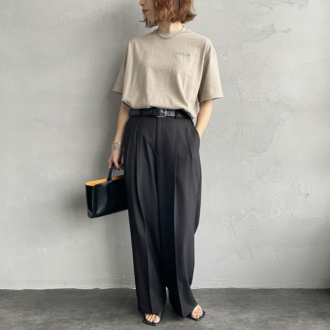 Americana × JEANS FACTORY [アメリカーナ × ジーンズファクトリー] 別注 AMRCN バックプリントTシャツ [BRF-808A-2-JF] ﾍﾞｰｼﾞｭ &&モデル身長：158cm 着用サイズ：ONE SIZE&&