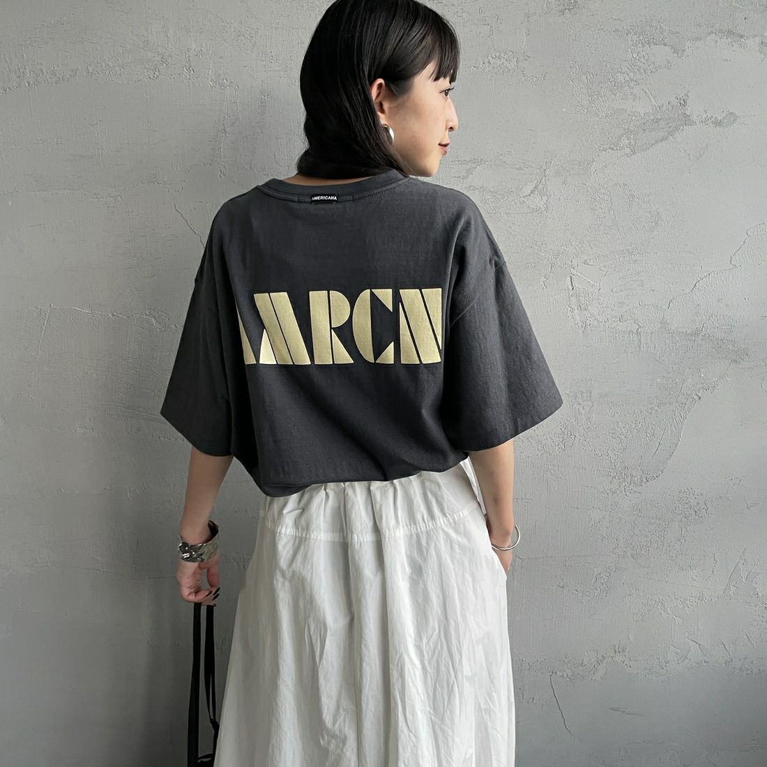 Americana × JEANS FACTORY [アメリカーナ × ジーンズファクトリー] 別注 AMRCN バックプリントTシャツ [BRF-808A-2-JF] ｽﾐｸﾛ &&モデル身長：150cm 着用サイズ：ONE SIZE&&