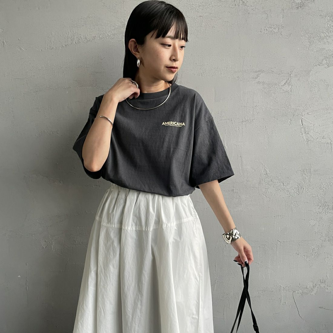Americana × JEANS FACTORY [アメリカーナ × ジーンズファクトリー] 別注 AMRCN バックプリントTシャツ [BRF-808A-2-JF] ｽﾐｸﾛ &&モデル身長：150cm 着用サイズ：ONE SIZE&&